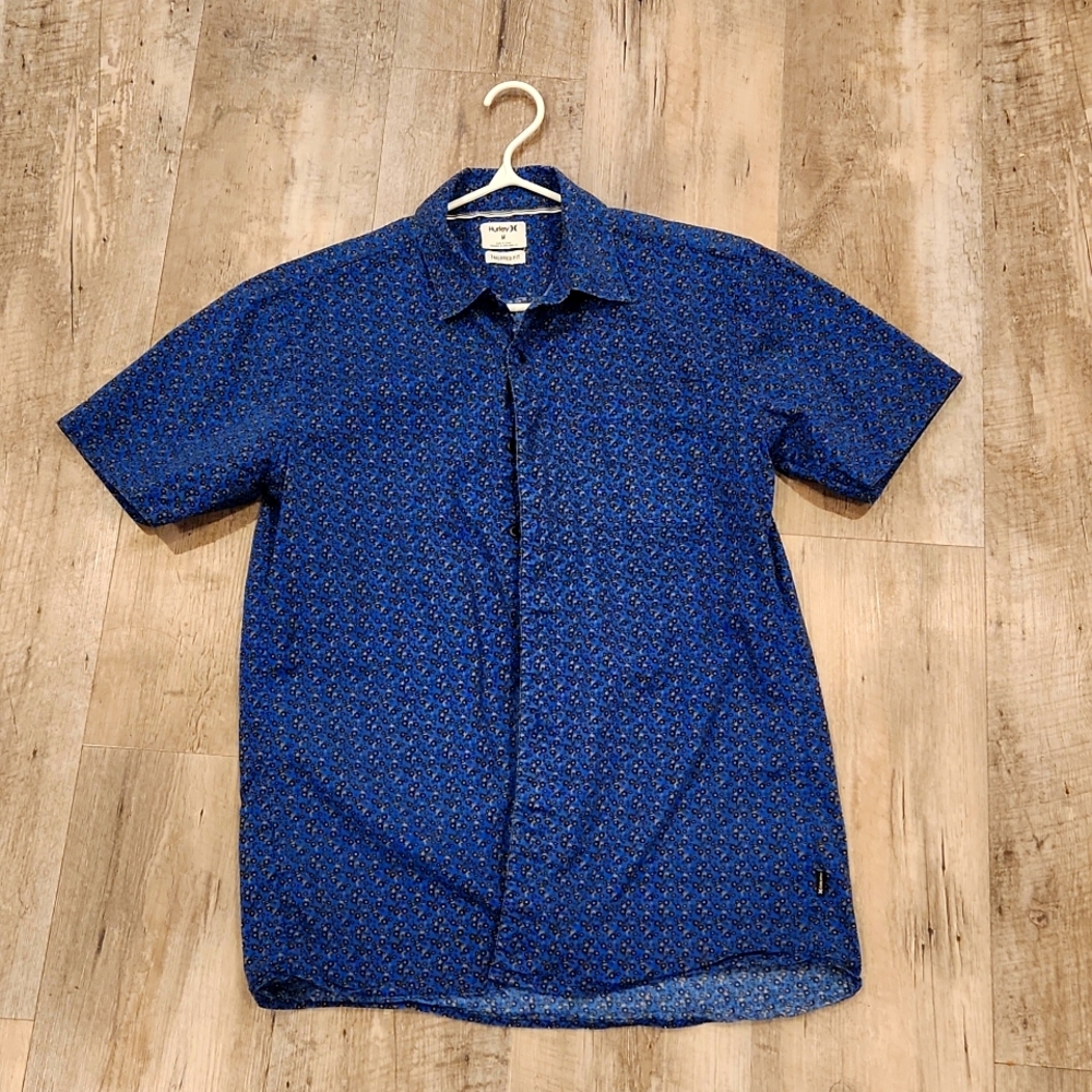 Tailored fit Hurley button down shirt 👕